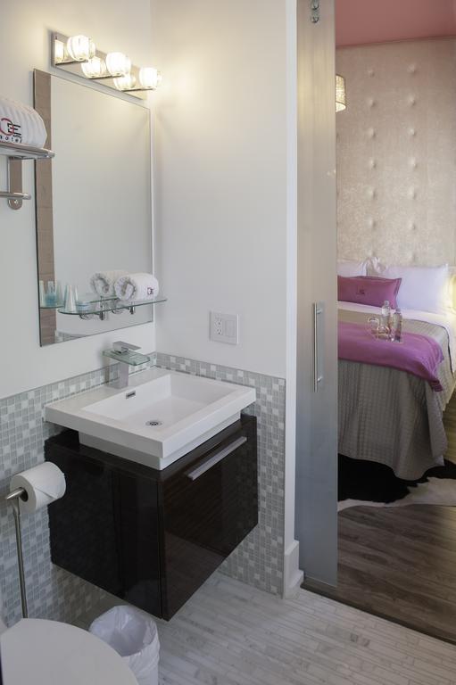 Baystreet Hotel/Motel Toronto Ngoại thất bức ảnh